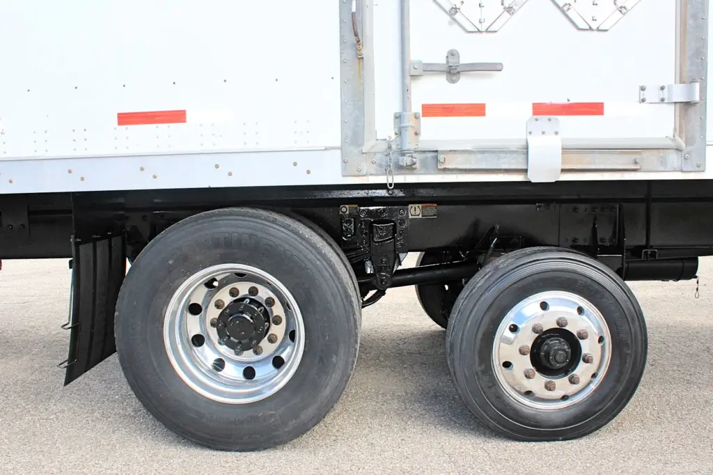 2018 Peterbilt 348 box truck – close-up of tandem rear wheels and suspension components