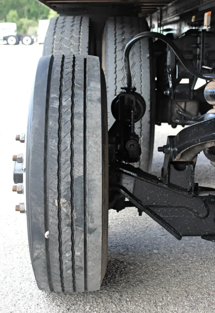 2018 Peterbilt 348 box truck – close-up of rear tire tread and suspension components