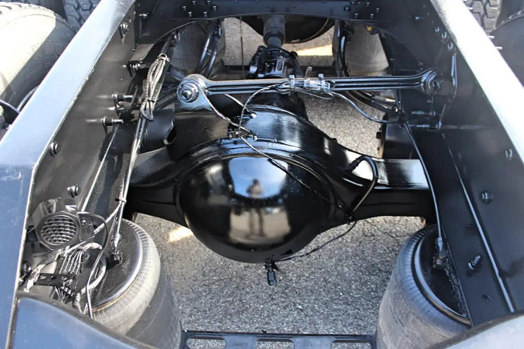 2024 Volvo VNL 760 - rear axle and air suspension close-up