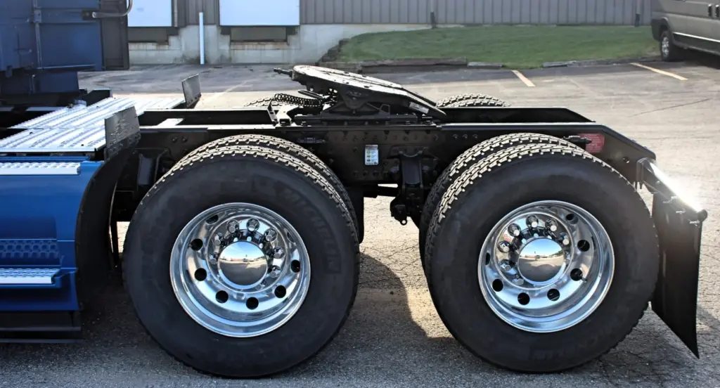 2024 Volvo VNL 760 - driver side tandem rear axle close-up