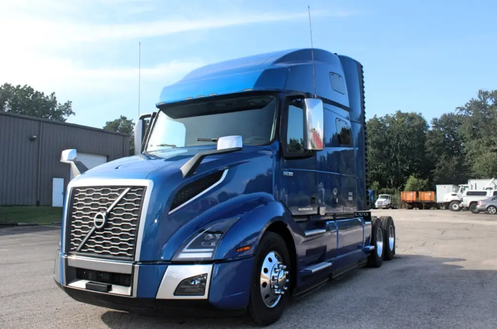 2024 Volvo VNL 760 sleeper semi truck - front driver side exterior view