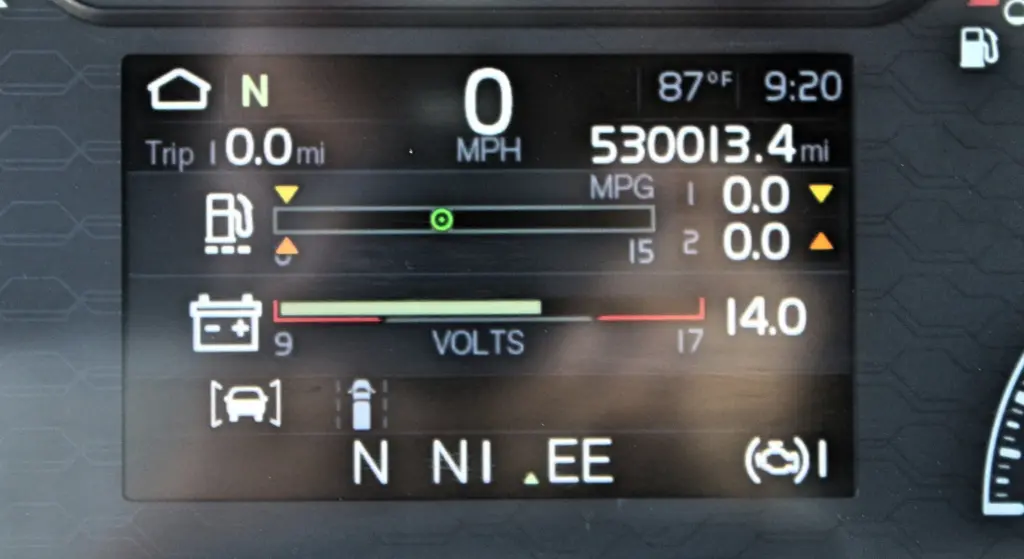 2024 Volvo VNL 760 - digital odometer display showing 530013 miles