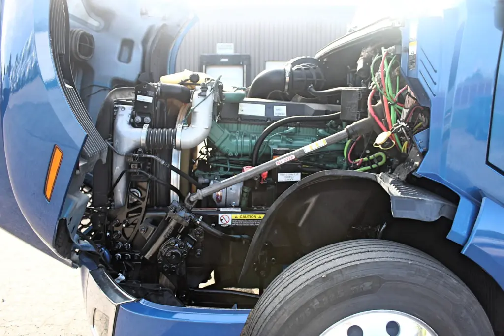 2024 Volvo VNL 760 - Volvo D13 engine compartment with hood open