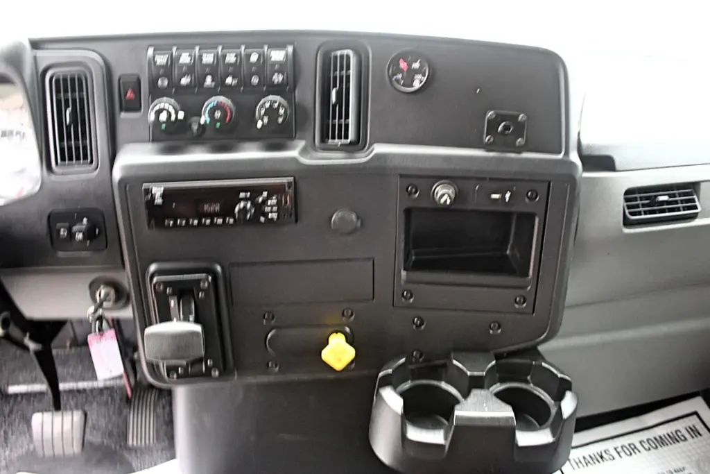 2019 International MV607 - dashboard controls and center panel