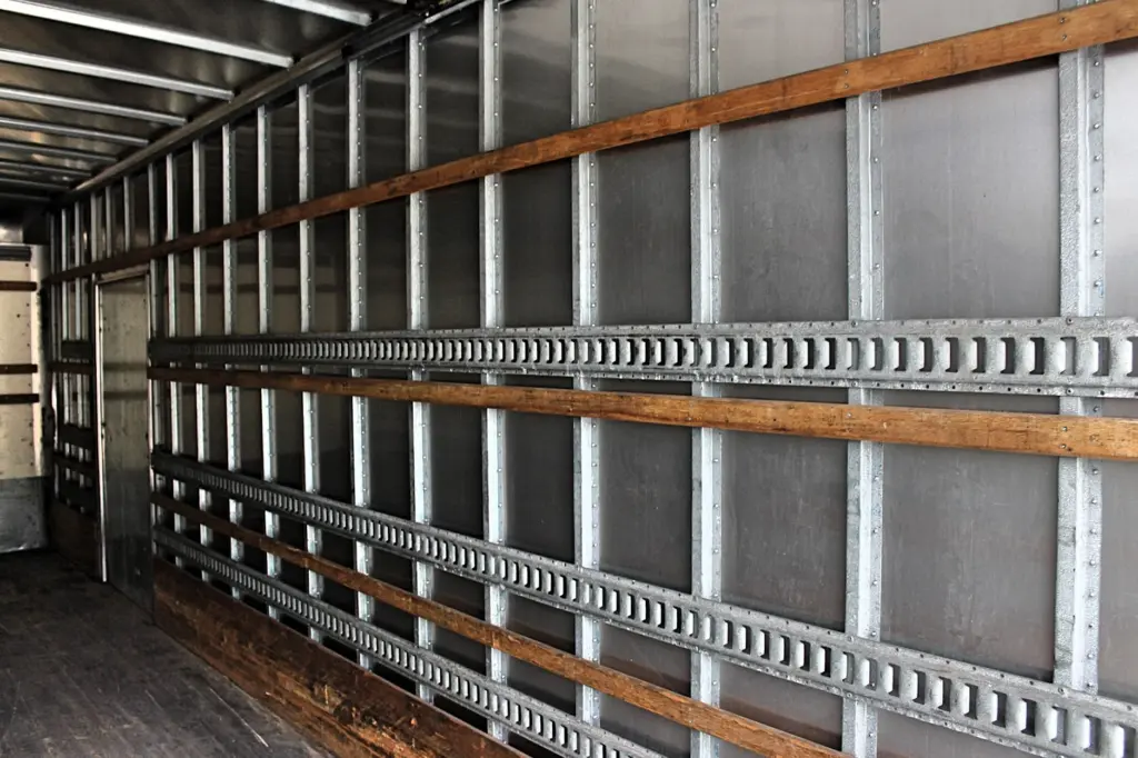 2019 International MV607 - cargo box interior opposite side wall and rails