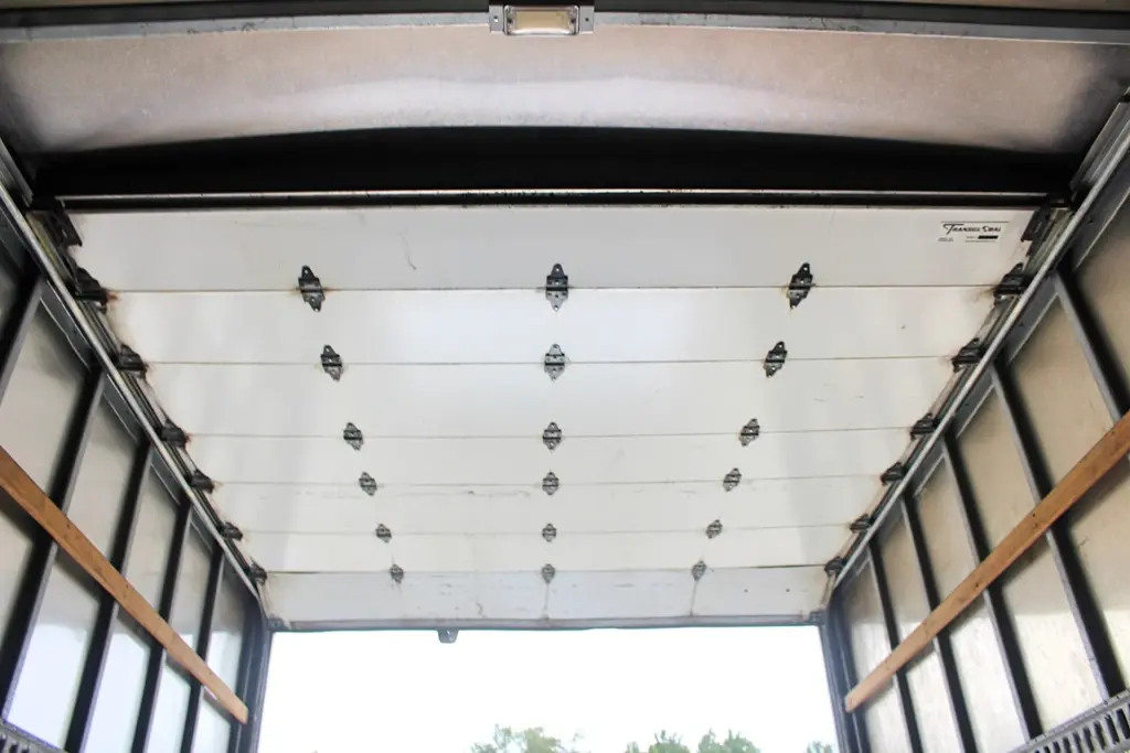2019 International MV607 - cargo box ceiling and roof interior