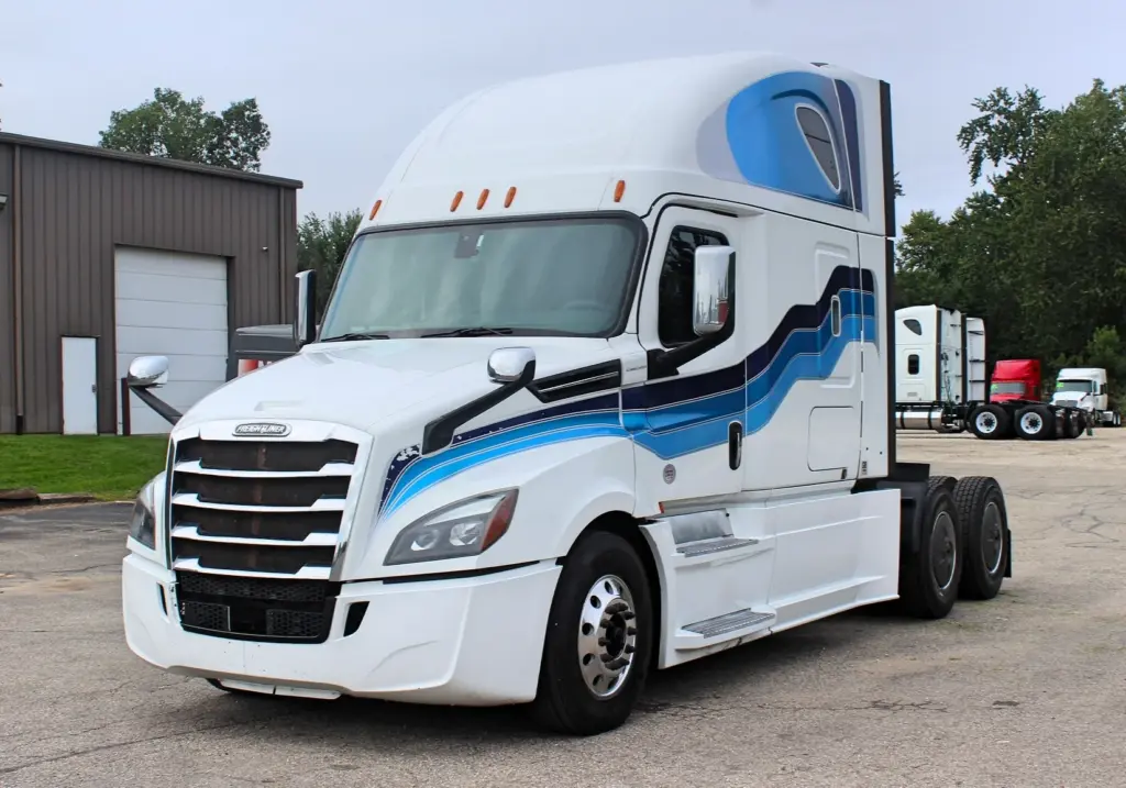 2019 Freightliner Cascadia 126 – front driver-side three-quarter exterior view