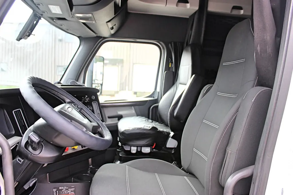 2019 Freightliner Cascadia 126 – cab interior with driver and passenger seats