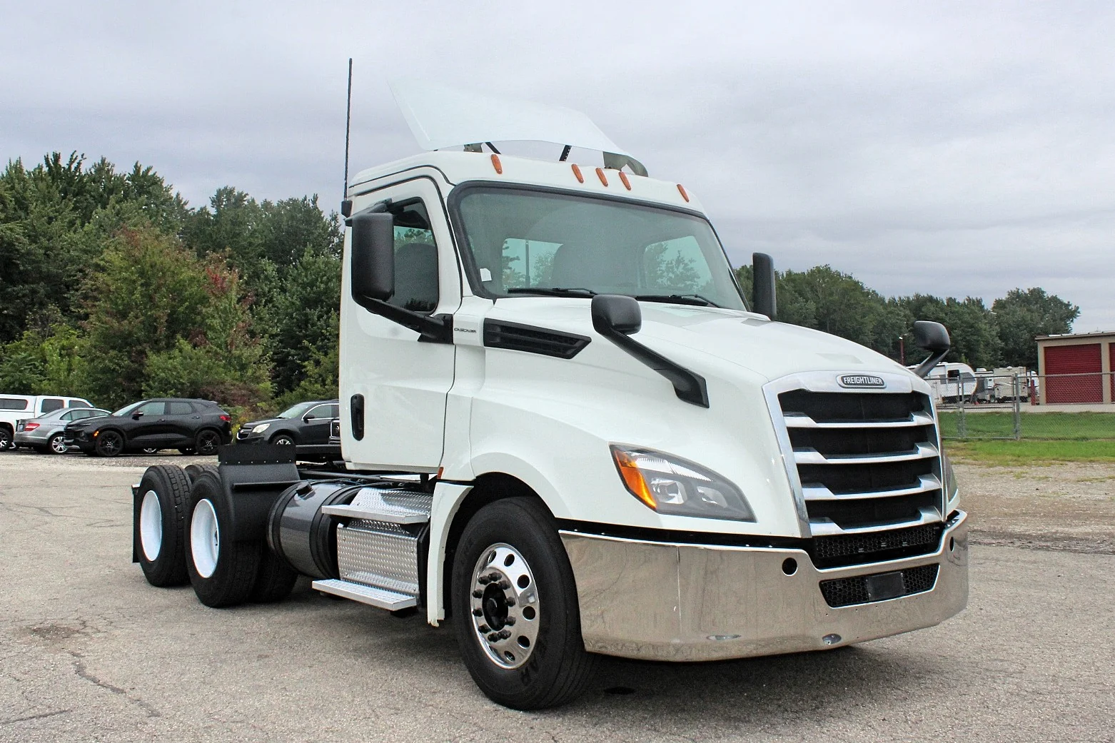 2019 Freightliner Cascadia 126 Day Cab – White tandem axle semi truck front passenger-side view