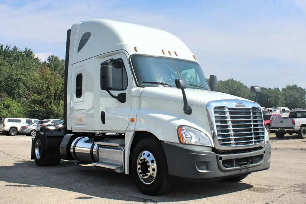 2020 Freightliner Cascadia 125 semi truck for sale - front three-quarter exterior view