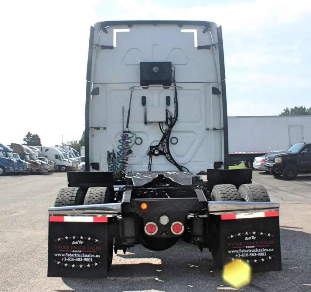 2020 Freightliner Cascadia 125 - rear chassis and fifth wheel view