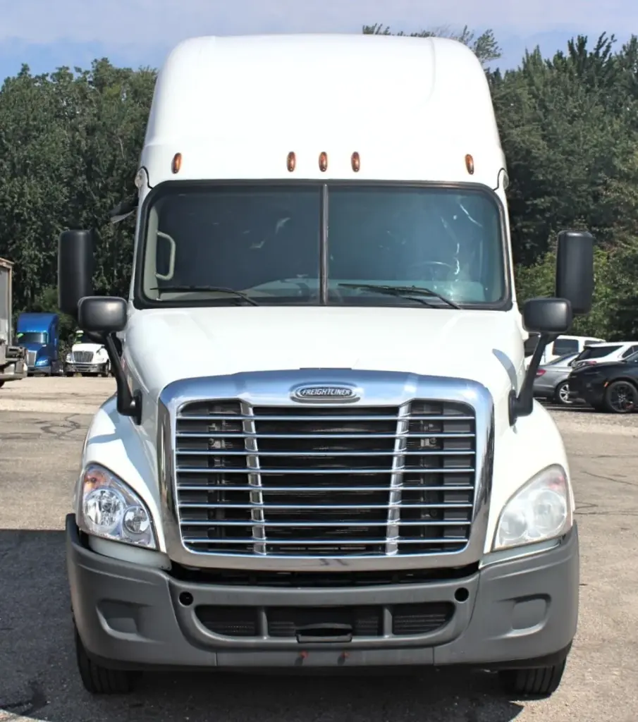 2020 Freightliner Cascadia 125 semi truck - front exterior view