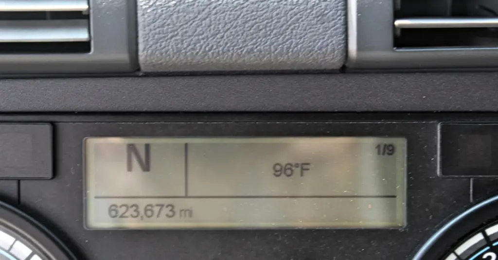 2020 Freightliner Cascadia 125 - odometer display showing 623,673 miles