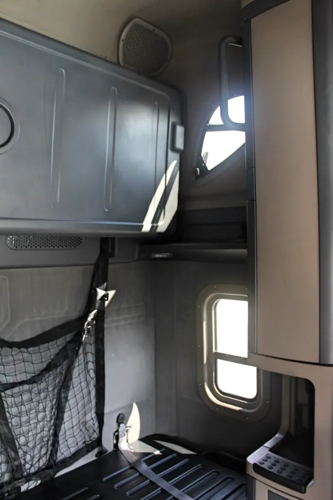 2020 Freightliner Cascadia 125 - sleeper interior and storage