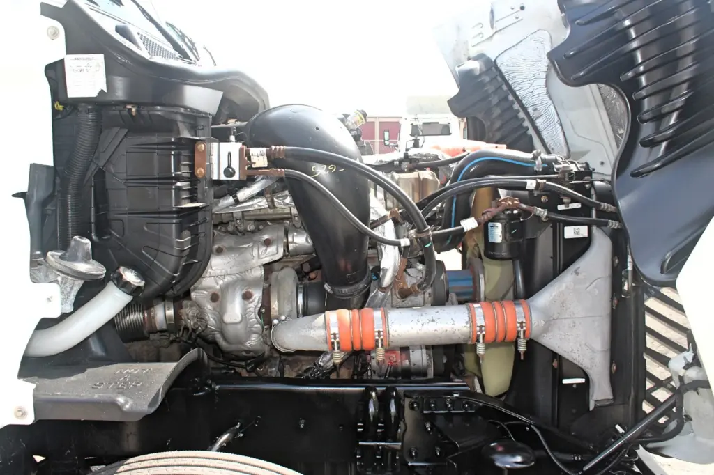 2020 Freightliner Cascadia 125 - engine compartment close-up