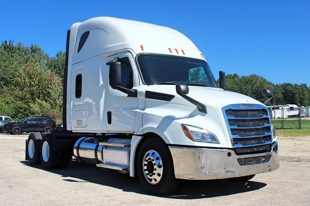 2020 Freightliner Cascadia 126 front driver side exterior view