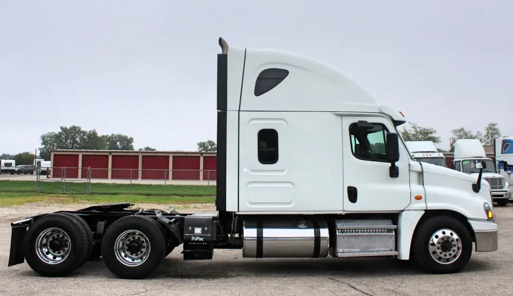 2019 Freightliner Cascadia 125 – Side profile exterior view of white sleeper semi truck