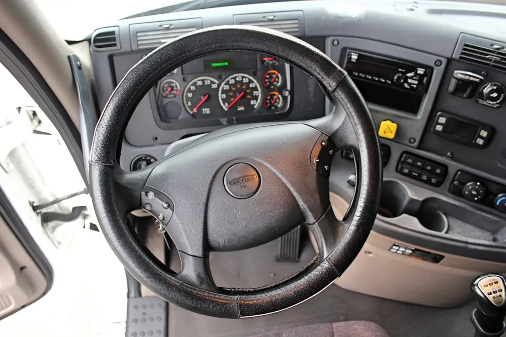 2019 Freightliner Cascadia 125 – Steering wheel and driver cockpit close-up