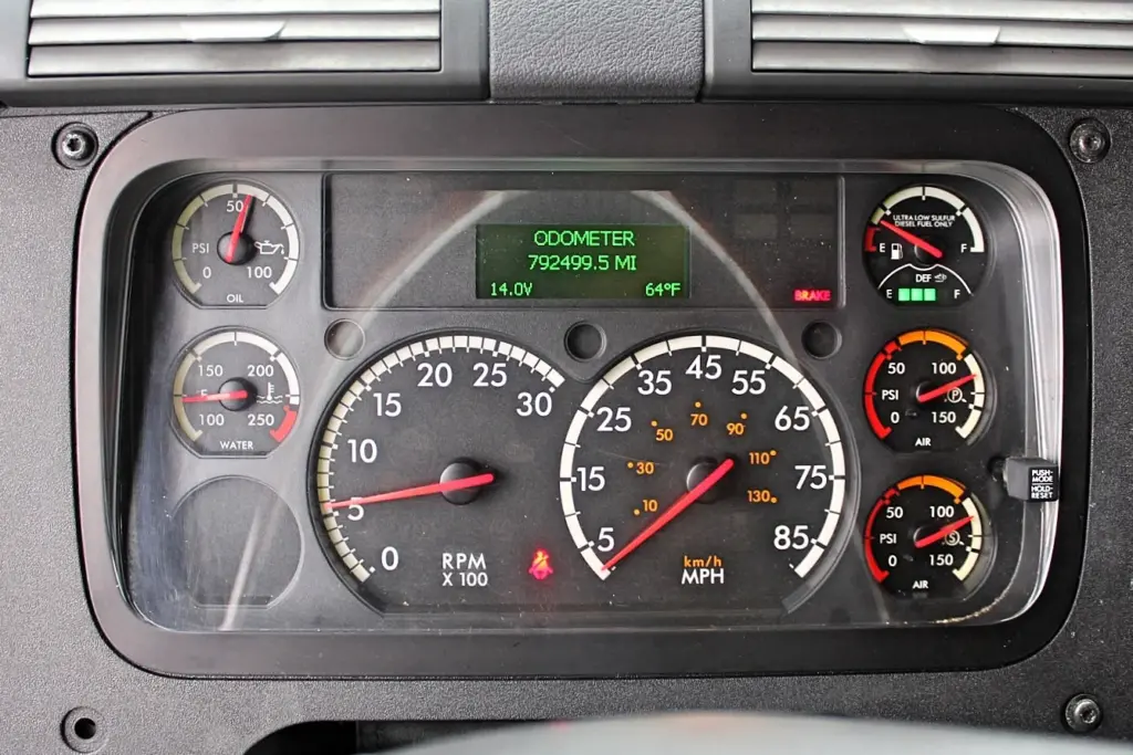 2019 Freightliner Cascadia 125 – Instrument cluster showing 792,499.5 miles