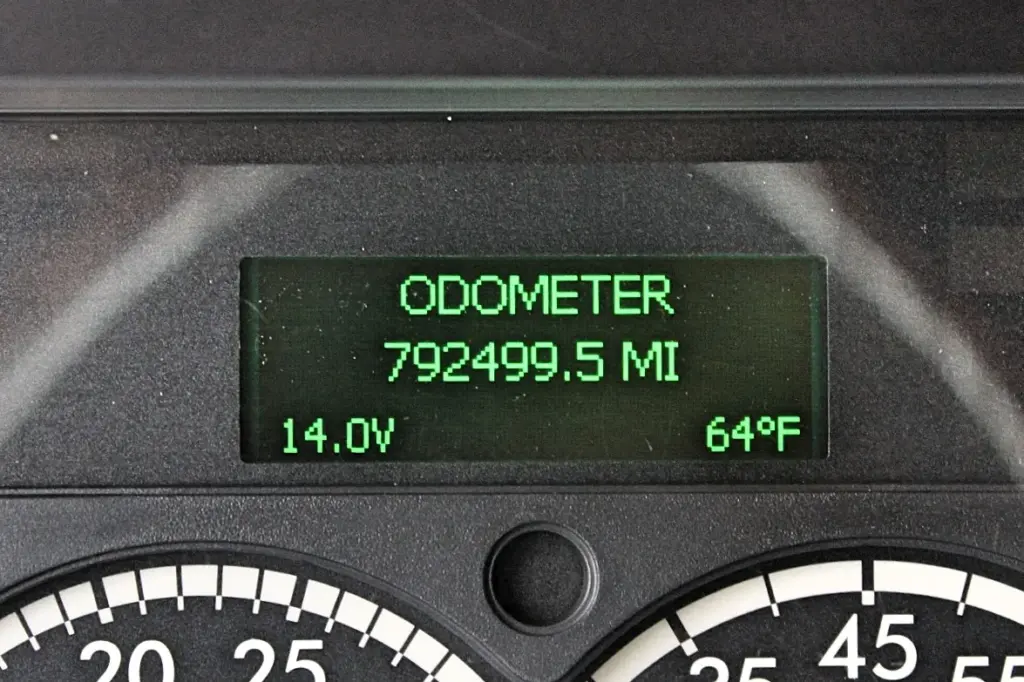 2019 Freightliner Cascadia 125 – Digital odometer display showing 792,499.5 miles