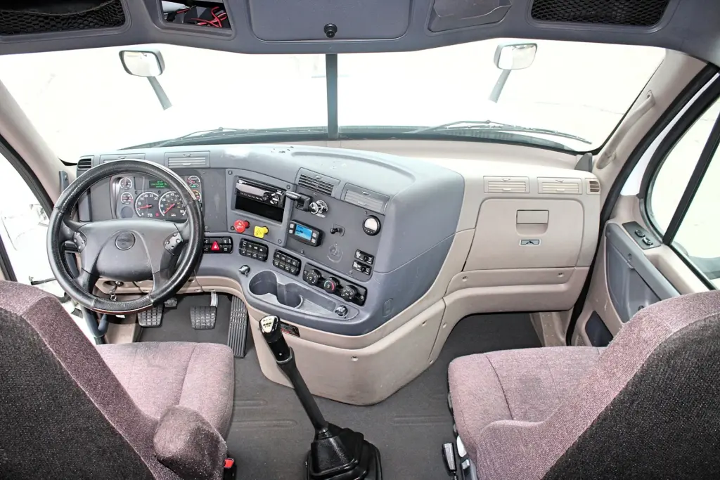 2019 Freightliner Cascadia 125 – Wide interior cab view from sleeper to dashboard and seats