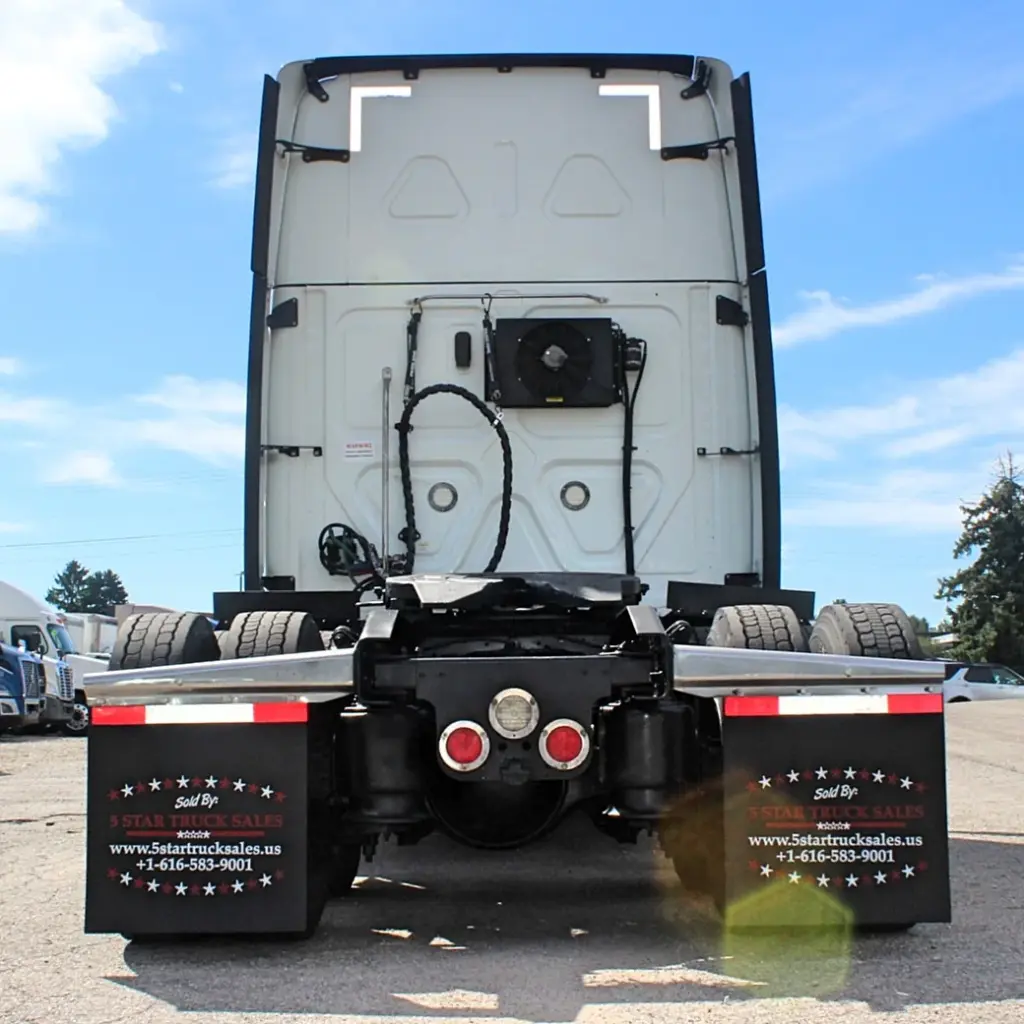 2020 Freightliner Cascadia 125 – straight rear exterior view of sleeper cab and tandem chassis
