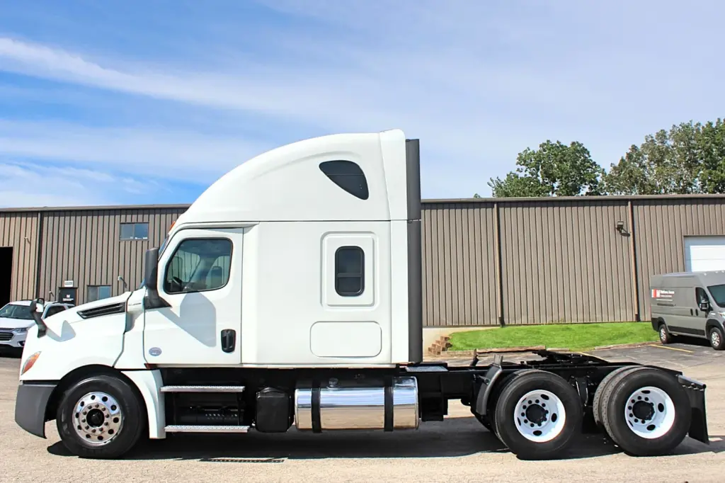 2020 Freightliner Cascadia 125 – driver-side profile exterior view of white sleeper semi truck