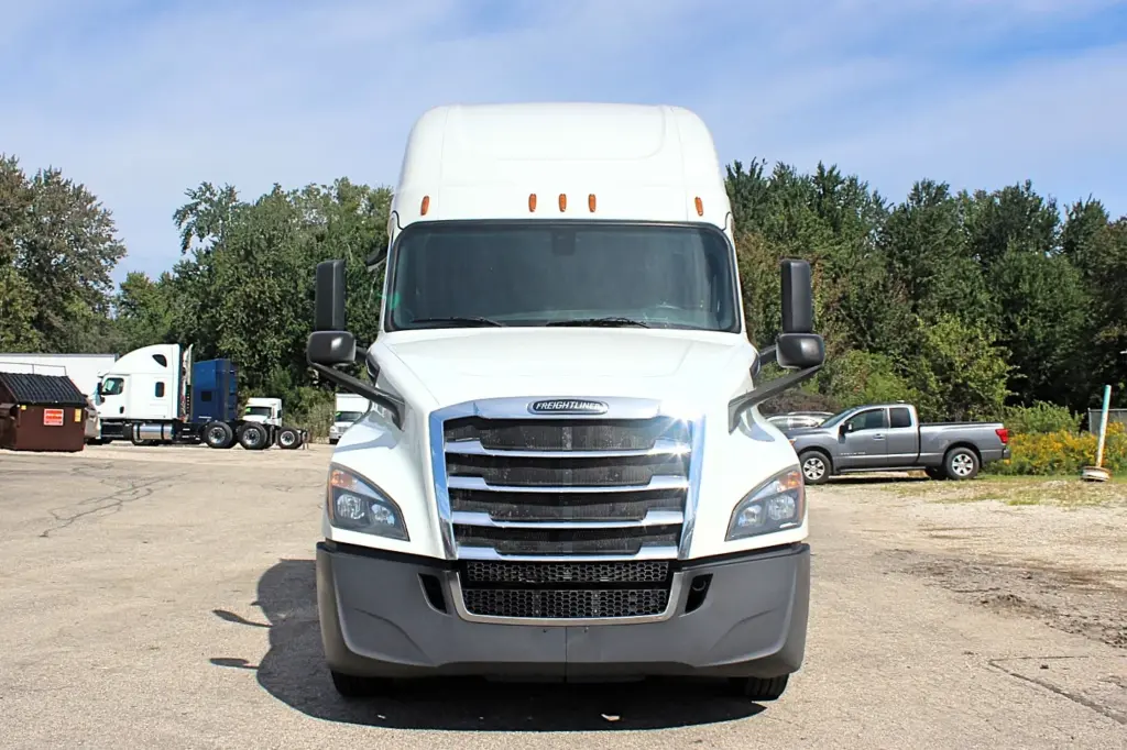 2020 Freightliner Cascadia 125 – straight front exterior view of white sleeper semi truck