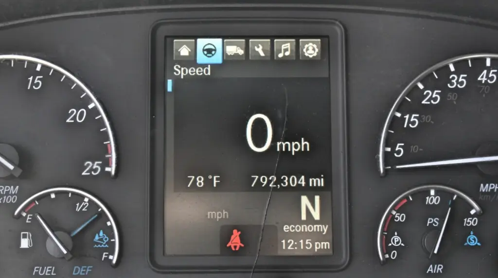 2020 Freightliner Cascadia 125 – instrument display showing 792,304 miles