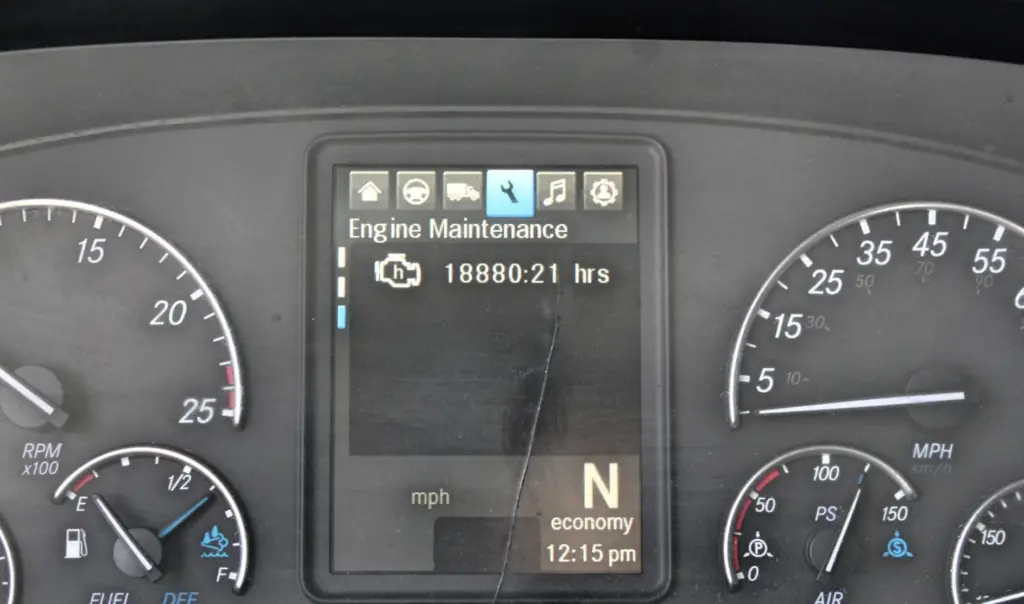 2020 Freightliner Cascadia 125 – engine maintenance display showing 18,880 engine hours