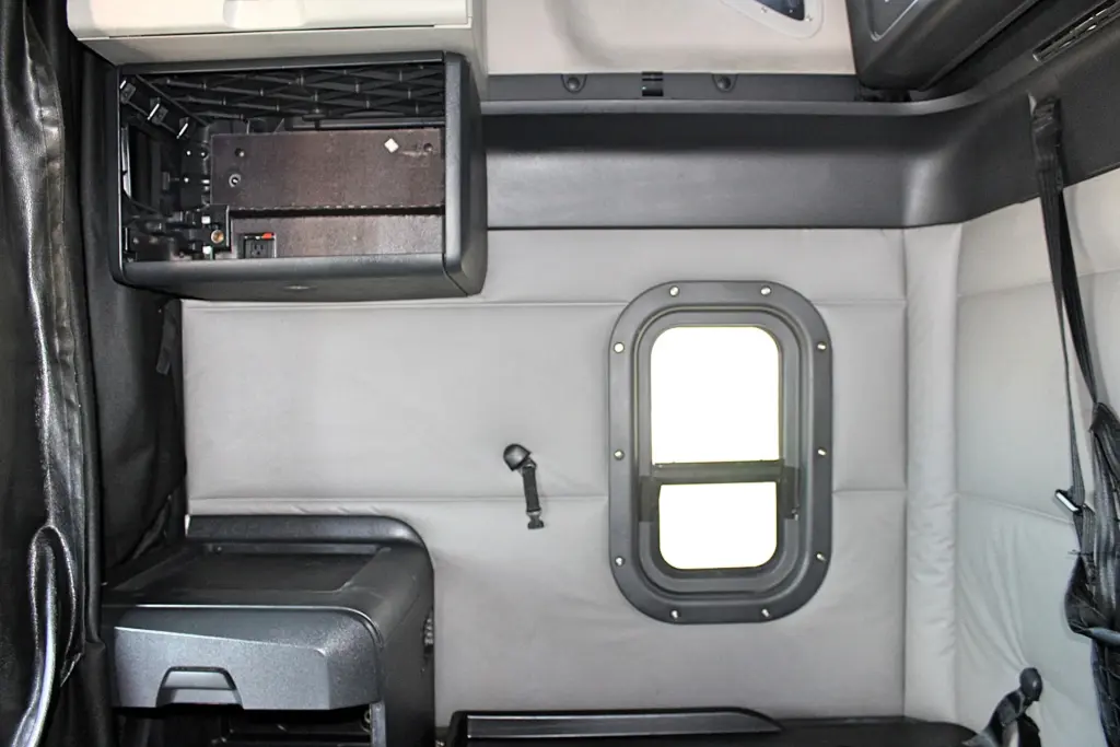 2020 Freightliner Cascadia 125 – sleeper interior with lower bunk, side window and storage compartment