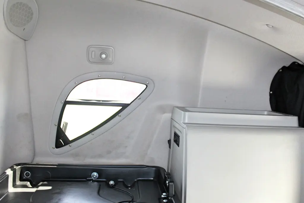 2020 Freightliner Cascadia 125 – sleeper upper interior with side window and cabinet storage