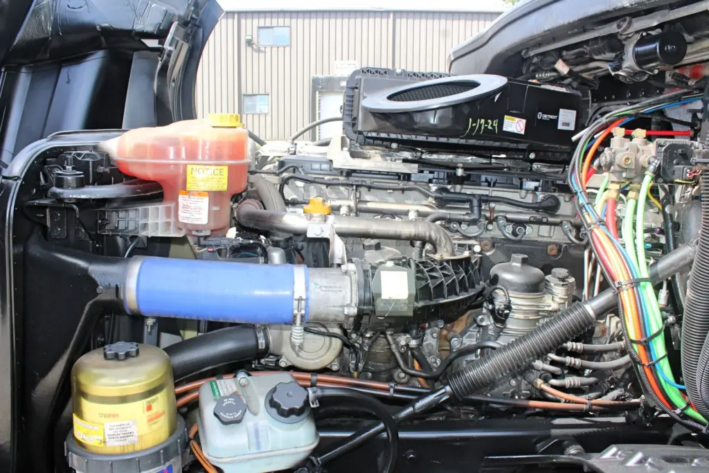 2020 Freightliner Cascadia 125 – Detroit diesel engine compartment driver-side view