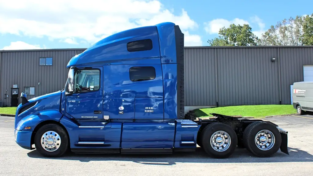 2020 Volvo VNL 760 – blue sleeper tractor full driver side profile