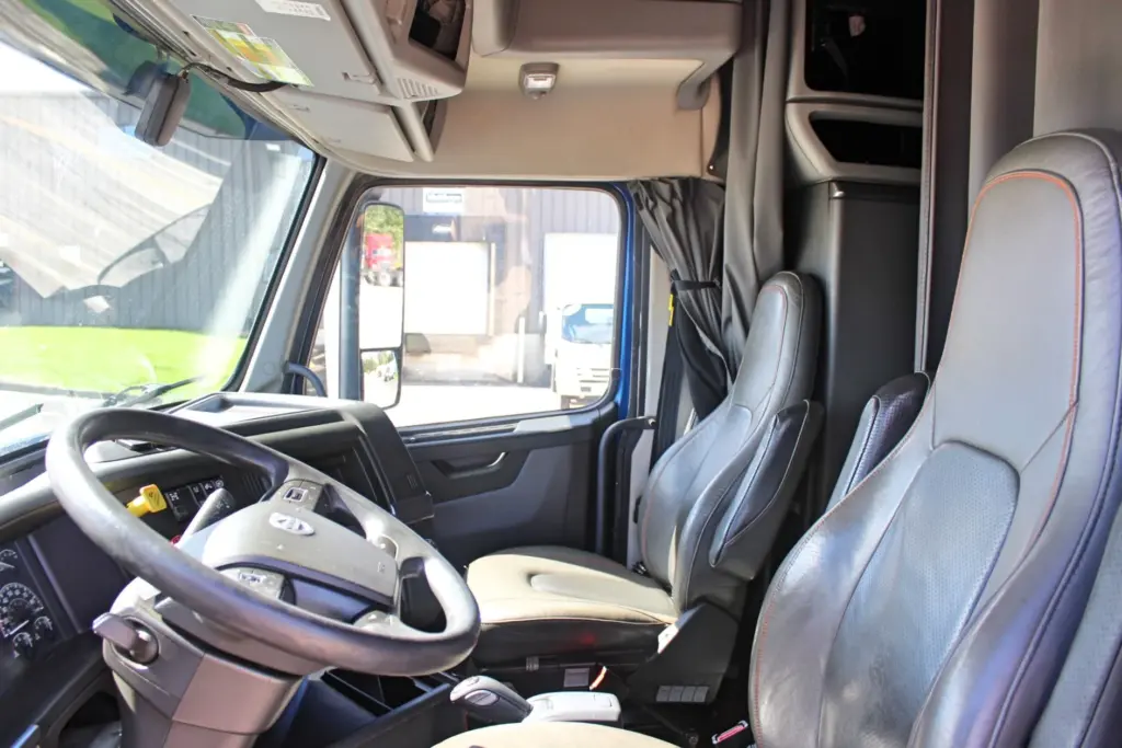 2020 Volvo VNL 760 – premium driver and passenger seats inside sleeper cab