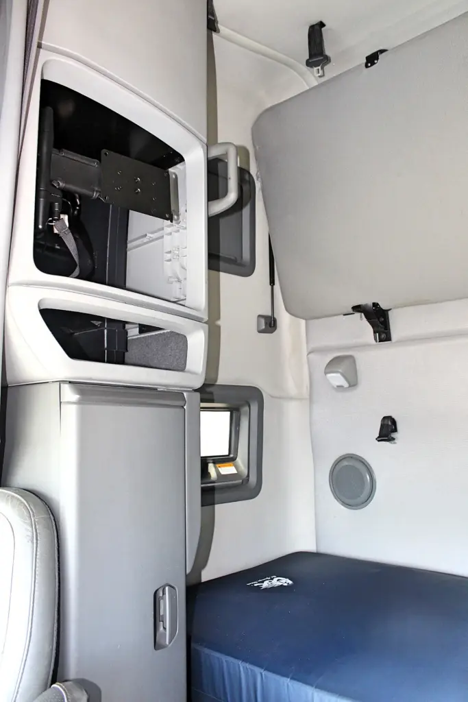 2020 Volvo VNL 760 – double bunk sleeper interior with storage cabinets
