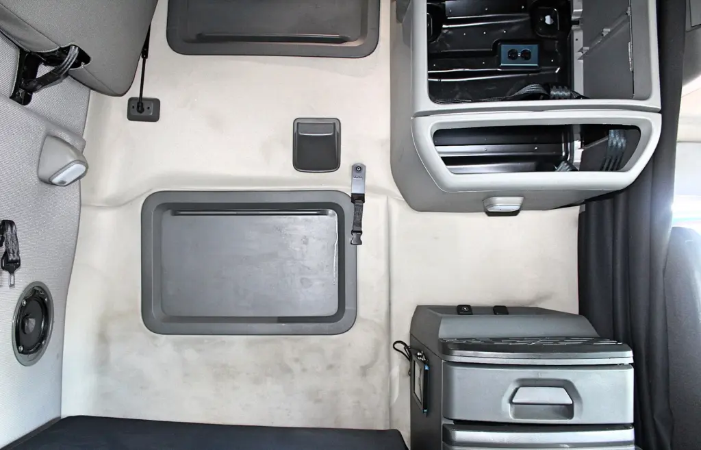 2020 Volvo VNL 760 – sleeper compartment with refrigerator and storage cabinets