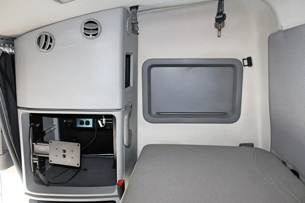 2020 Volvo VNL 760 – lower sleeper bunk with built-in storage and TV mount