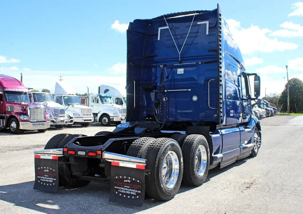 2020 Volvo VNL 760 – rear three-quarter view of blue sleeper tractor