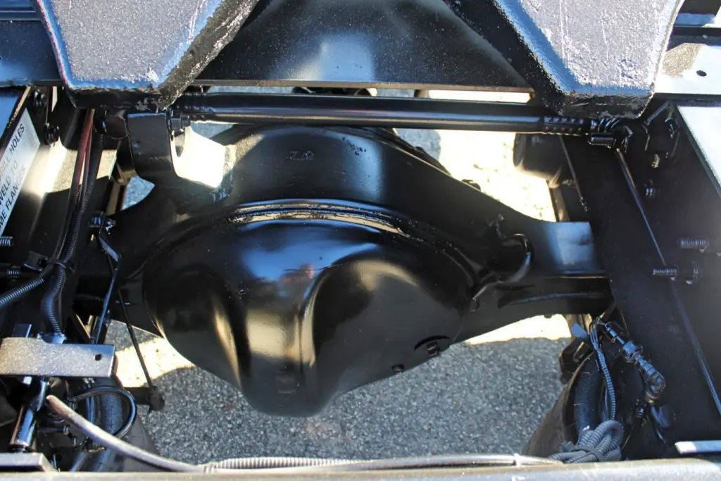 2020 International RH613 – rear axle differential, suspension and chassis detail