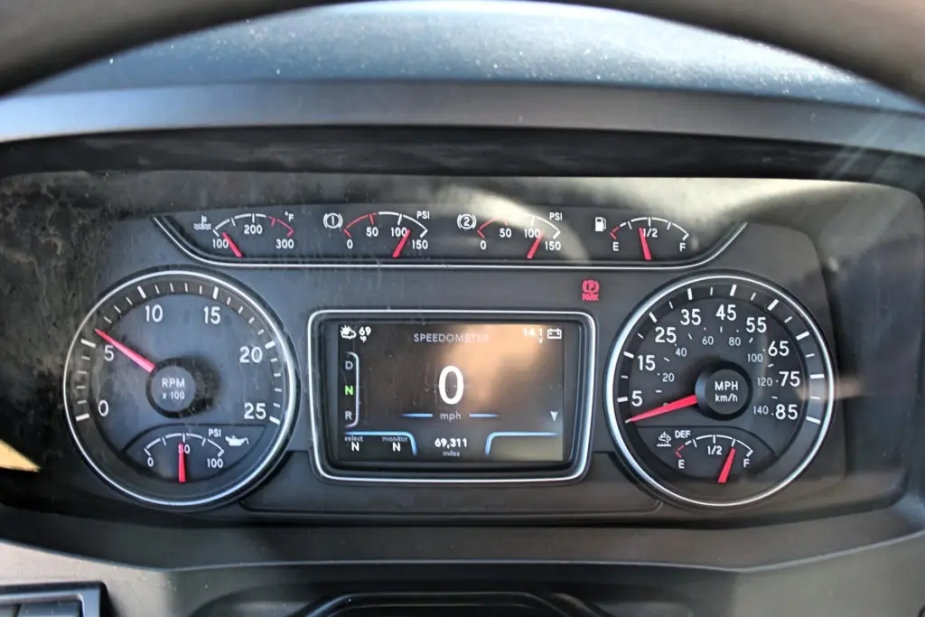 2020 International RH613 – center dashboard, climate controls and truck switches