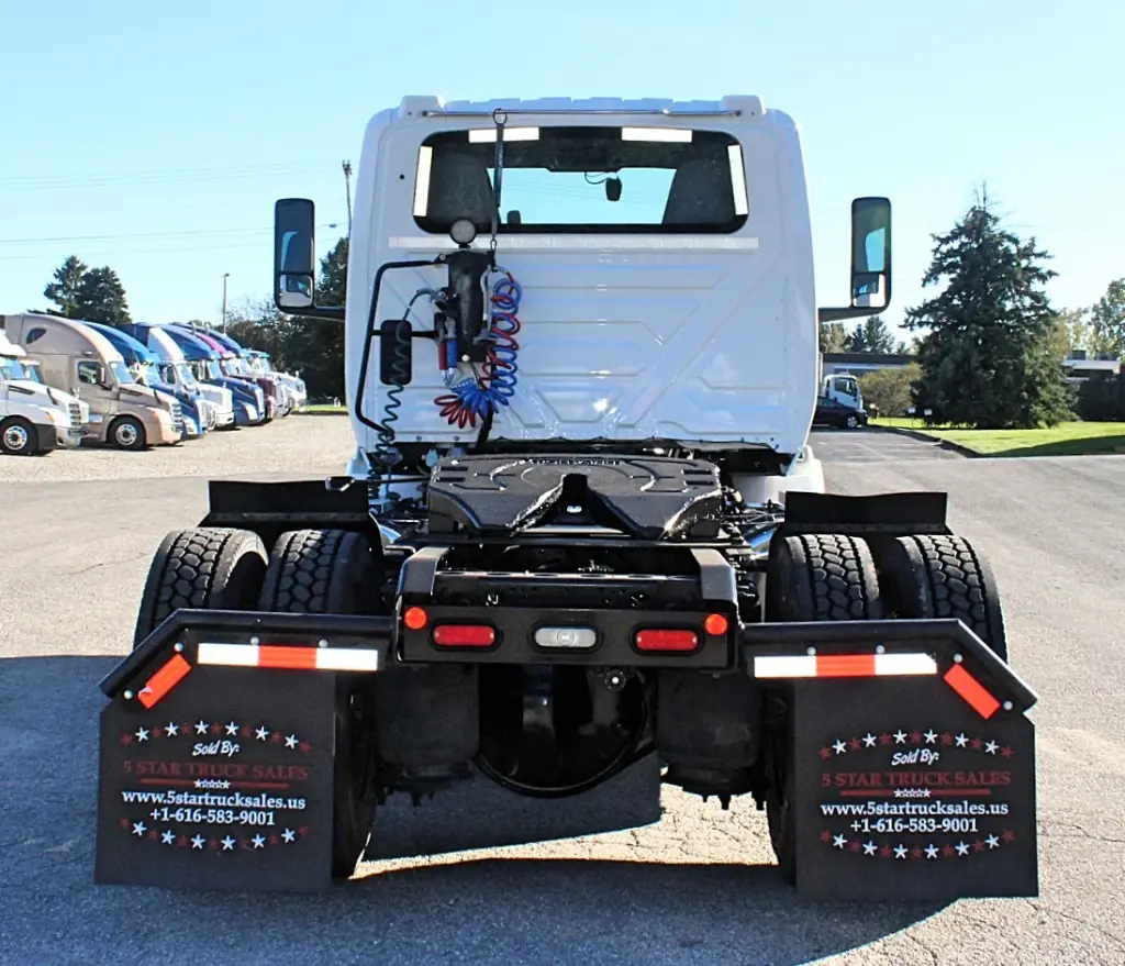 2020 International RH613 single-axle day cab – straight rear view with fifth wheel and dual tires