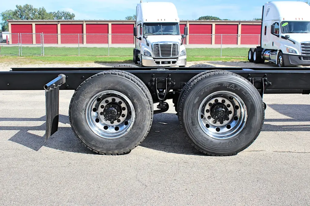 2020 International MV607 – tandem rear axles and polished wheels