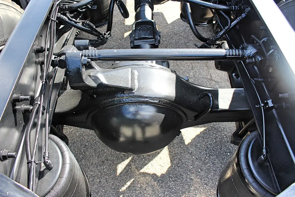 2020 International MV607 – rear differential axle and air suspension components