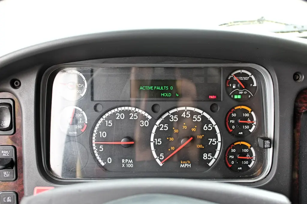 2016 Freightliner M2-106 box truck – instrument cluster displaying zero active faults