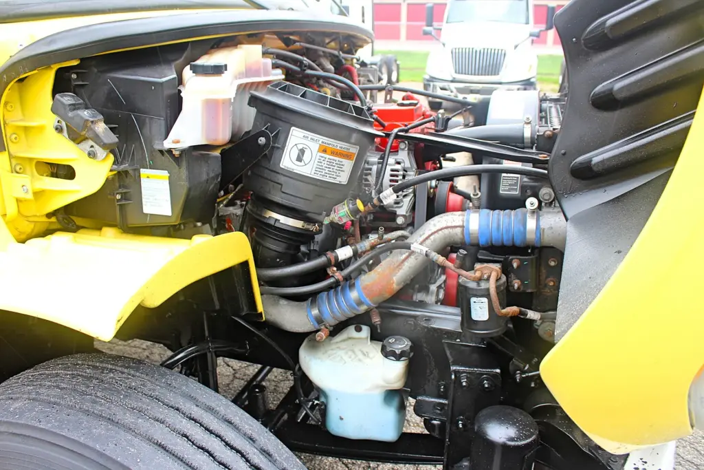 2016 Freightliner M2-106 box truck – engine compartment and cooling system detail