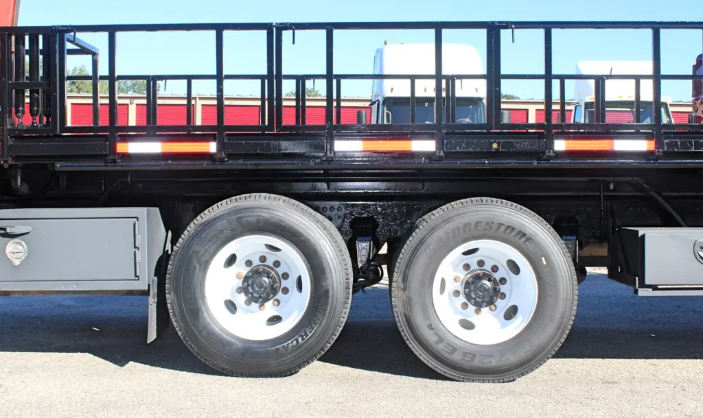 2018 Freightliner 114SD – tandem rear axle and dual rear wheel setup on heavy-duty flatbed crane truck.