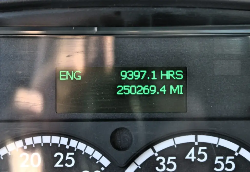 2018 Freightliner 114SD – engine hour display showing 9,397.1 hours and 250,269.4 miles.