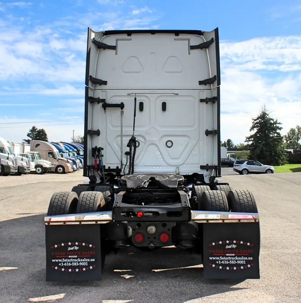 2019 Freightliner Cascadia 126 – rear chassis view with tandem axles and fifth wheel.