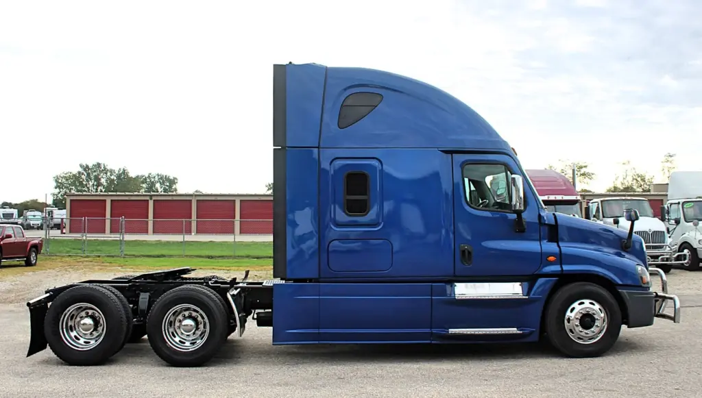 2020 Freightliner Cascadia 125 Glider – blue sleeper tractor full side profile with tandem rear axles and aluminum wheels.